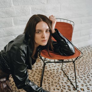 'Charlotte Lawrence'の画像